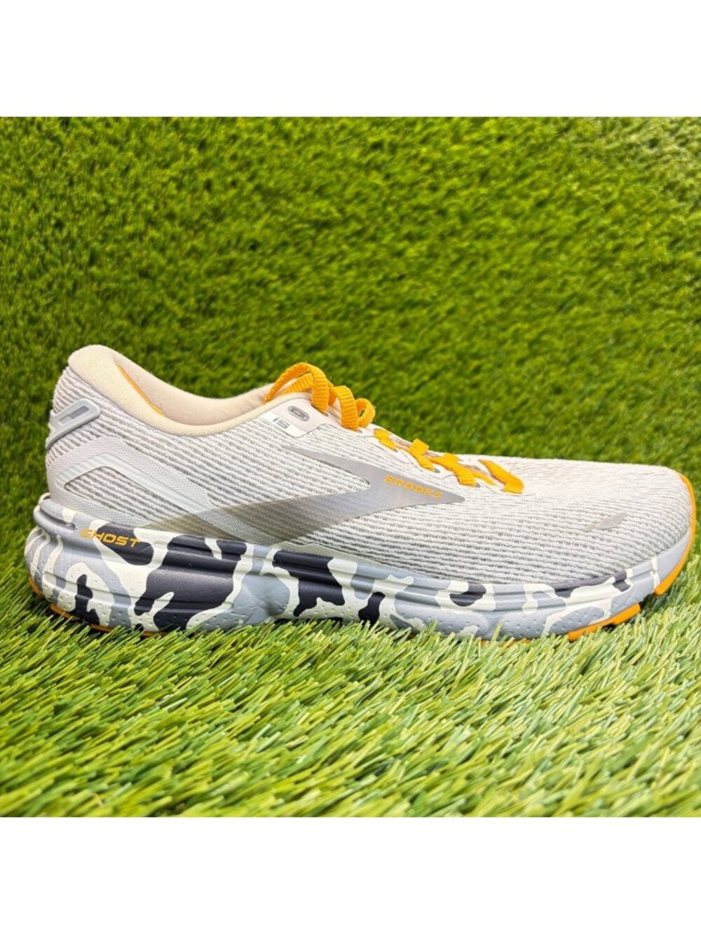 Brooks Ghost 15 Womens Size 7 Gray Camo Yellow Athletic Running Shoes Sneakers